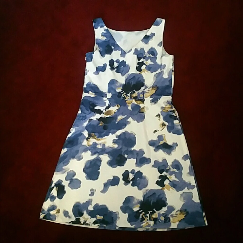 Dress - Picture 1 of 3